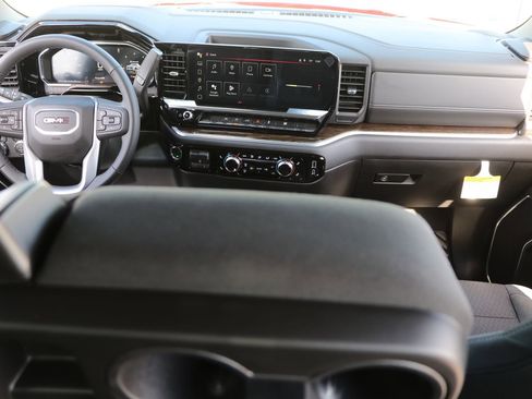 New 2026 GMC Sierra 1500 Elevation image 16
