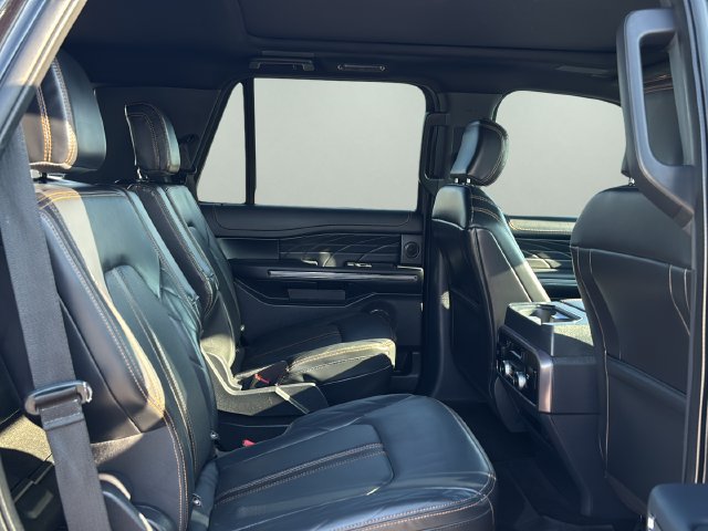 Used 2022 Ford Expedition Platinum AWD/4WD image 12