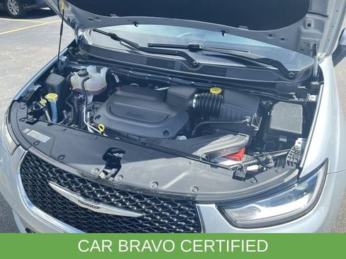 Used 2023 Chrysler Pacifica Touring FWD image 30