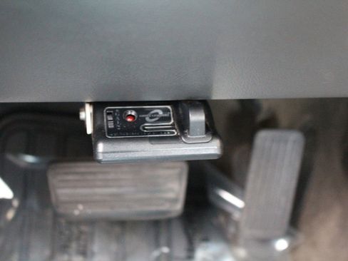 Used 2005 GMC Sierra 2500 SLE w/ Heavy-Duty Power Package AWD/4WD image 25