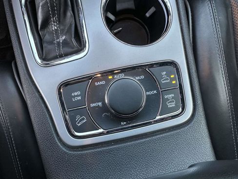 Used 2020 Jeep Grand Cherokee Overland image 30