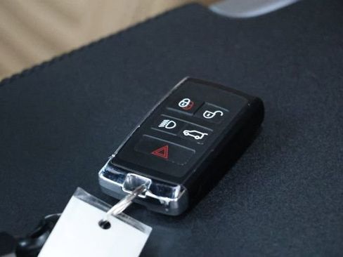 Used 2024 Land Rover Discovery Dynamic SE image 42