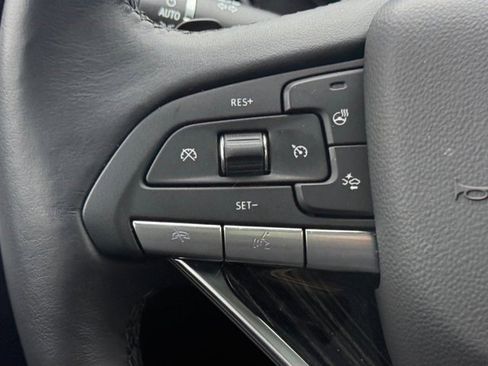 Certified 2025 Cadillac XT6 Premium Luxury w/ Technology Package FWD image 8