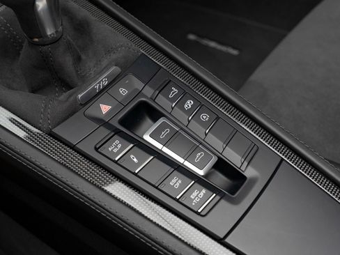 Used 2020 Porsche 718 Boxster Spyder RWD image 35