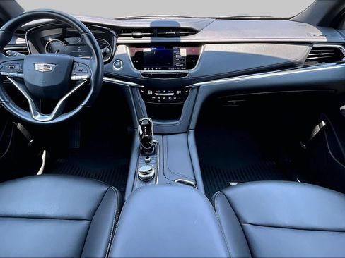 Used 2025 Cadillac XT6 Luxury FWD image 16