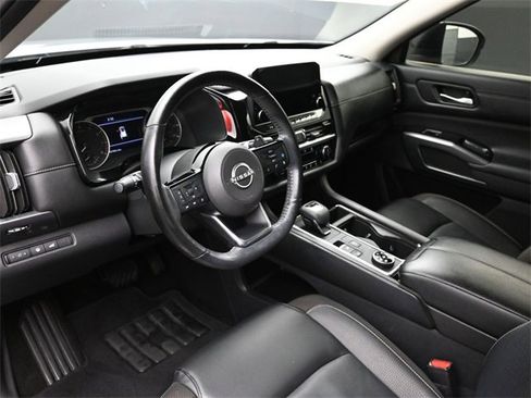 Used 2023 Nissan Pathfinder SL w/ Lighting Package (N92) image 13
