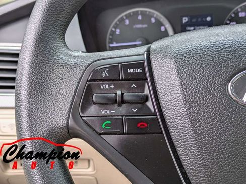 Used 2017 Hyundai Sonata SE image 25