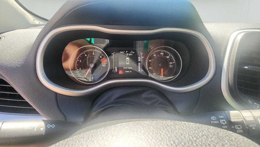 Used 2018 Jeep Cherokee Latitude Plus FWD image 16