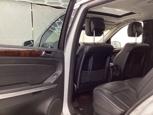 Used 2011 Mercedes-Benz GL 550 4MATIC image 25