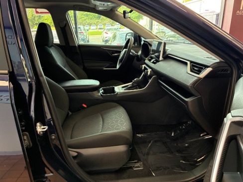 Used 2025 Toyota RAV4 XLE w/ Convenience Package FWD image 33