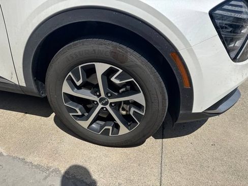 Certified 2025 Kia Sportage EX w/ EX Premium Package AWD/4WD image 19