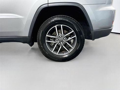 Used 2021 Jeep Grand Cherokee Limited AWD/4WD image 16