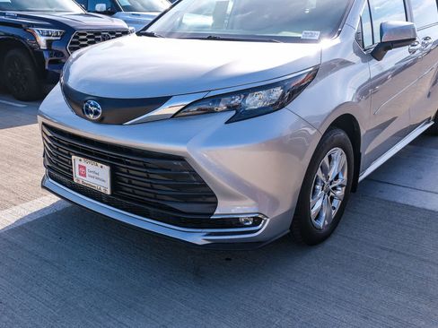 Certified 2024 Toyota Sienna XLE w/ XLE Plus Package FWD image 11