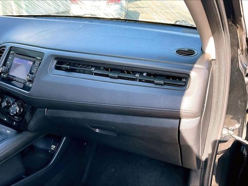 Used 2021 Honda HR-V LX image 18