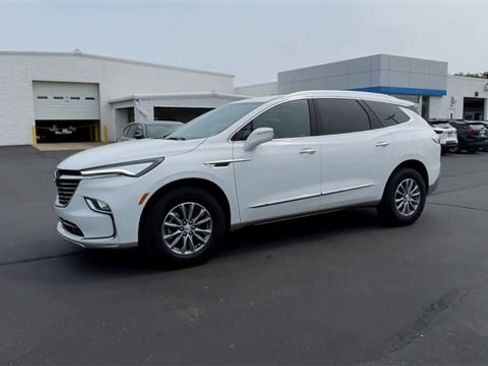 Used 2022 Buick Enclave Essence image 4