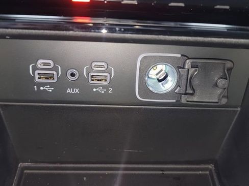 Used 2023 Jeep Grand Cherokee Limited w/ Black Appearance Package image 24