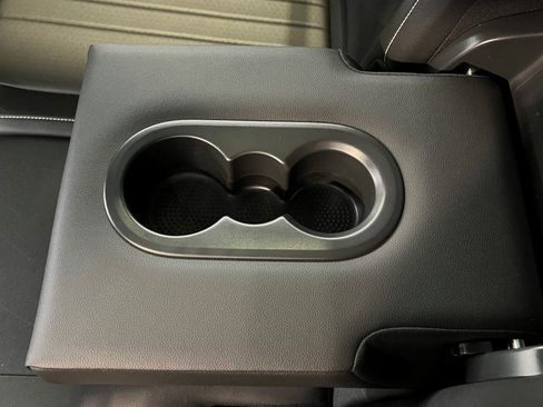 Used 2023 Volkswagen Tiguan SE R-Line image 18