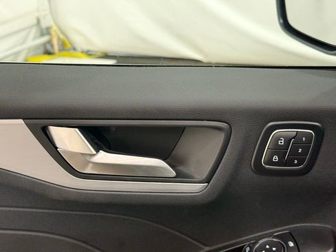 New 2025 Ford Escape SE w/ PHEV Premium Package image 30