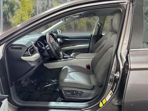 Used 2023 Toyota Camry LE image 9