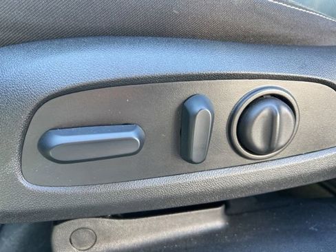 Used 2025 Chevrolet Blazer LT image 27