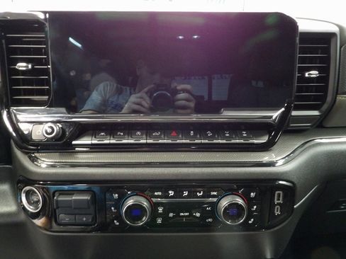 Used 2024 Chevrolet Silverado 1500 ZR2 w/ Technology Package image 11