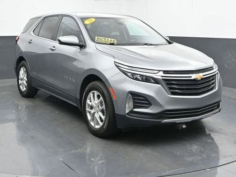 Used 2023 Chevrolet Equinox LT image 2