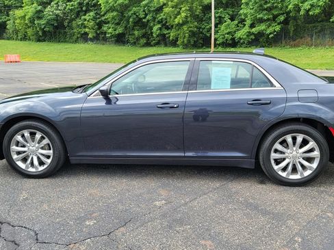 Used 2016 Chrysler 300 Limited w/ Driver Convenience Group AWD/4WD image 7