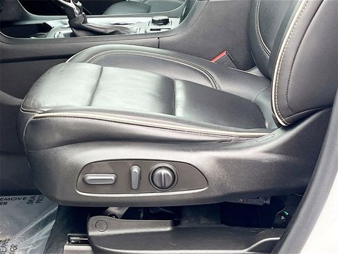 Used 2023 Chevrolet Traverse Premier image 20