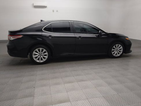 Used 2019 Toyota Camry LE image 10
