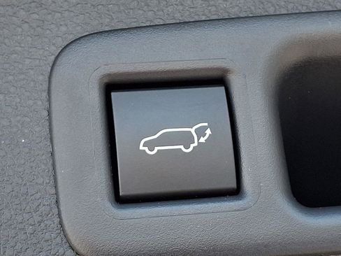 Used 2025 Toyota Highlander Platinum image 31