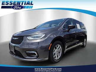 Used 2023 Chrysler Pacifica Touring-L FWD video 1