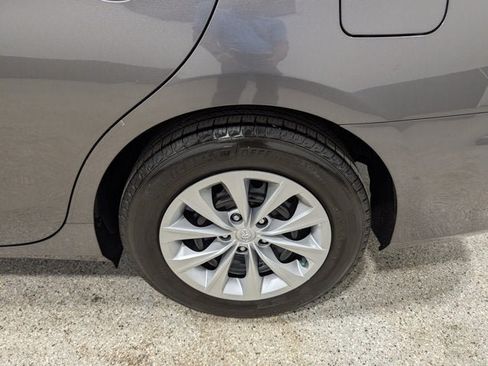 Used 2015 Toyota Camry LE FWD image 10