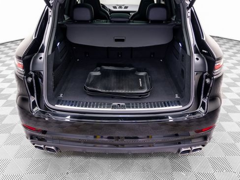 Used 2022 Porsche Cayenne Turbo S AWD/4WD image 28