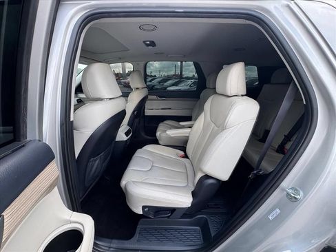 Used 2022 Hyundai Palisade SEL w/ Premium Package FWD image 12