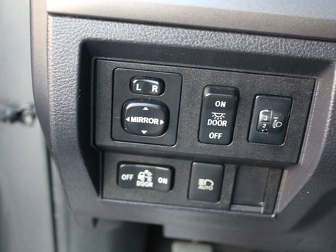 Used 2018 Toyota Tundra SR5 RWD image 22