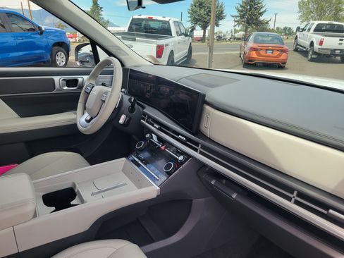 Used 2025 Hyundai Santa Fe SEL AWD/4WD image 23