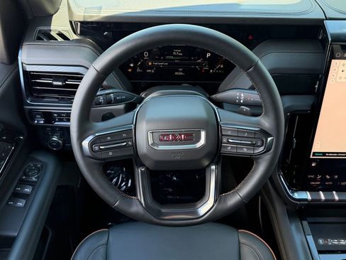 Used 2025 GMC Yukon AT4 w/ AT4 Premium Package AWD/4WD image 20