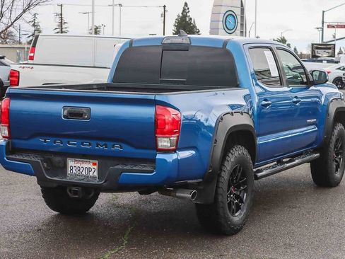 Used 2017 Toyota Tacoma TRD Sport w/ Tow Package image 4