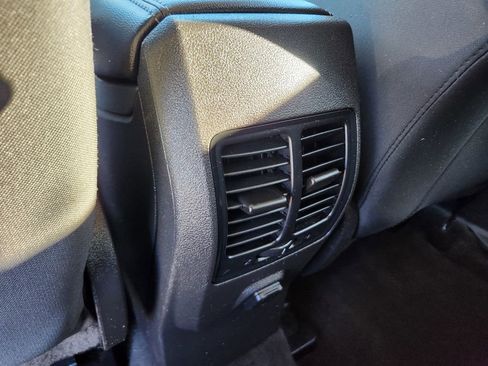 Used 2018 Ford Escape SE w/ Ford Safe & Smart Package image 28