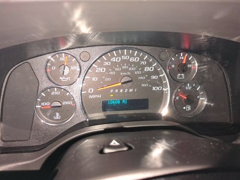Used 2025 Chevrolet Express 2500 w/ Driver Convenience Package RWD image 11