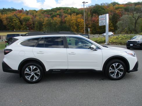 Used 2020 Subaru Outback Limited image 4