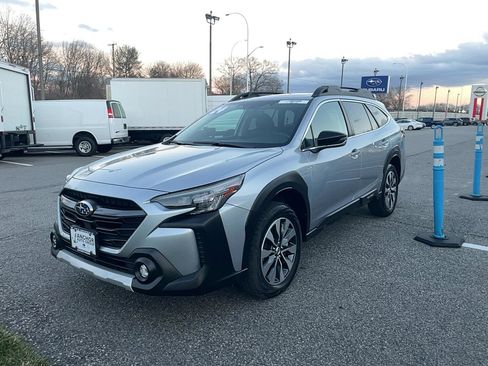 Used 2024 Subaru Outback Limited image 3