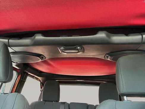 Used 2018 Jeep Wrangler Unlimited Sport S AWD/4WD image 10