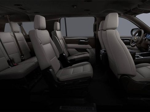 New 2026 Chevrolet Suburban LT image 15