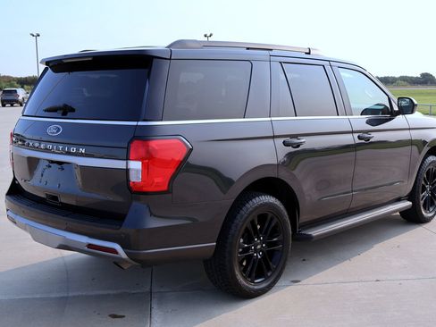 Used 2024 Ford Expedition XLT RWD image 6