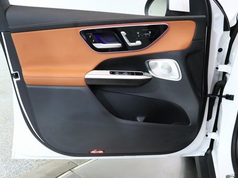 Used 2024 Mercedes-Benz GLC 300 4MATIC w/ Driver Assistance Package image 18