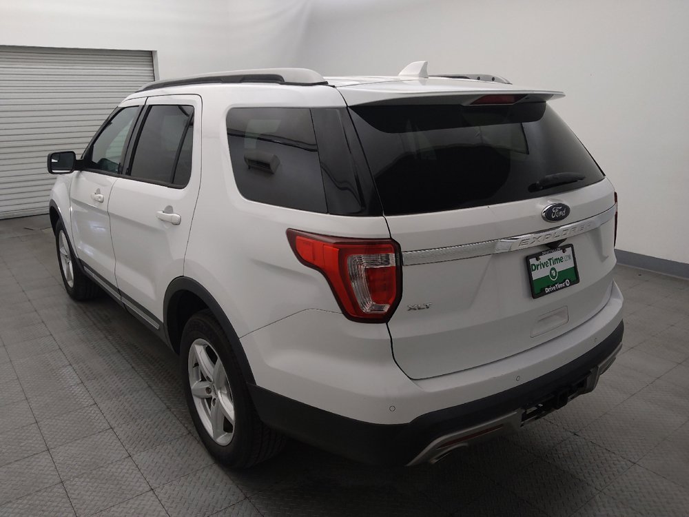 Used 2016 Ford Explorer XLT w/ Equipment Group 202A AWD/4WD image 5
