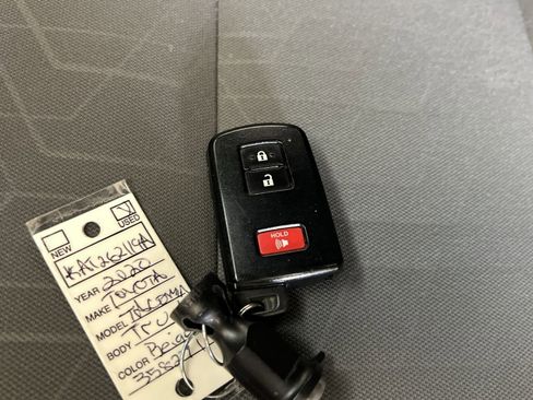 Used 2020 Toyota Tacoma TRD Off-Road AWD/4WD image 38