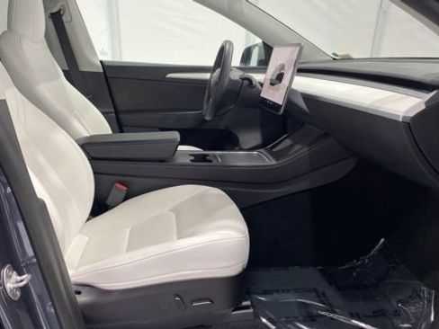 Used 2023 Tesla Model Y Long Range image 19