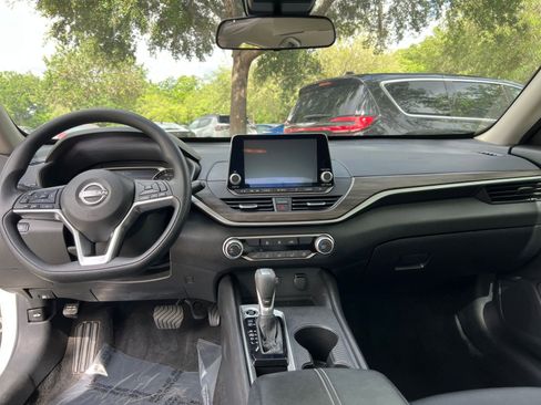 Used 2025 Nissan Altima 2.5 SV image 33